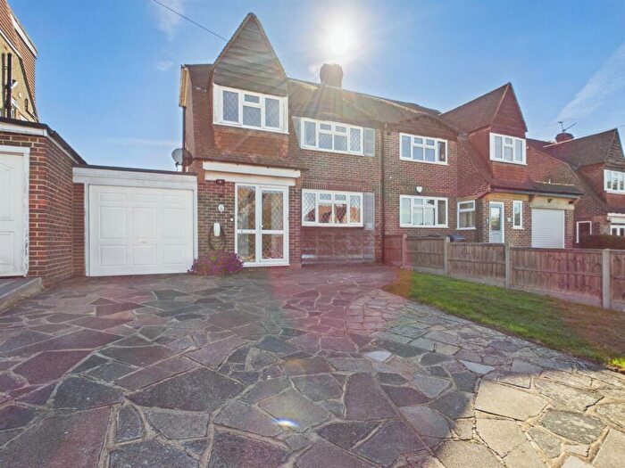 3 Bedroom Semi-Detached House For Sale In Carew Close, Coulsdon, CR5