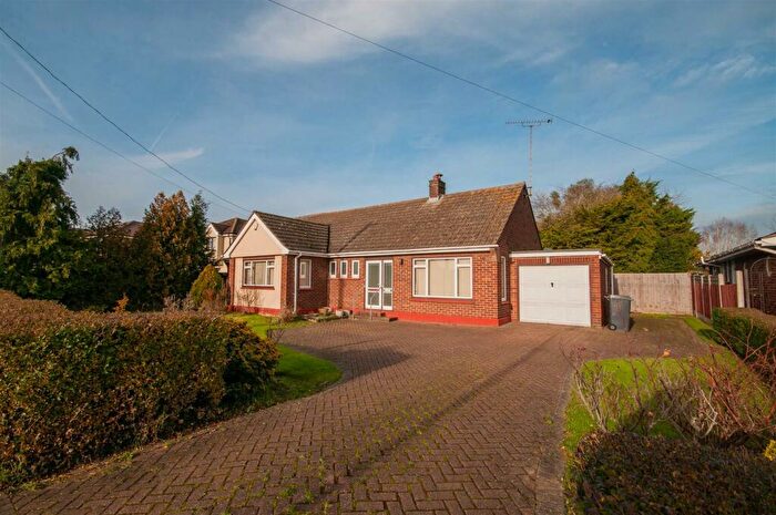 4 Bedroom Detached Bungalow For Sale In East Hanningfield Road, Rettendon Common, Chelmsford, CM3