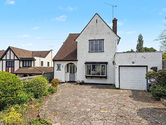 3 Bedroom Detached House For Sale In Lynwood Grove, Orpington, BR6