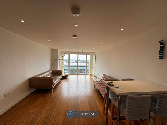 2 Bedroom Flat To Rent In Railway Terrace, Slough, SL2