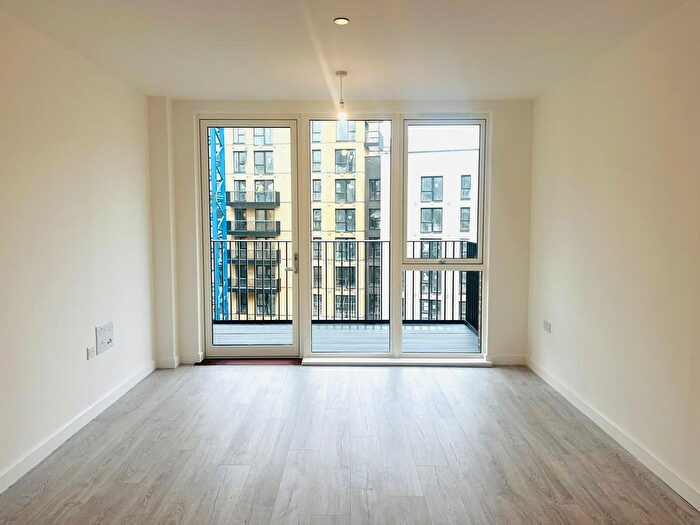 1 Bedroom Flat To Rent In Caturra Court, Cranton Avenue, Hayes, UB3