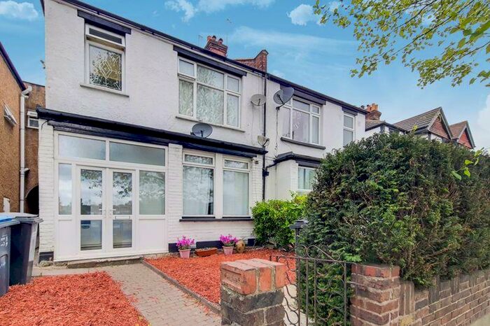 2 Bedroom Flat To Rent In Brighton Road, South Croydon, CR2