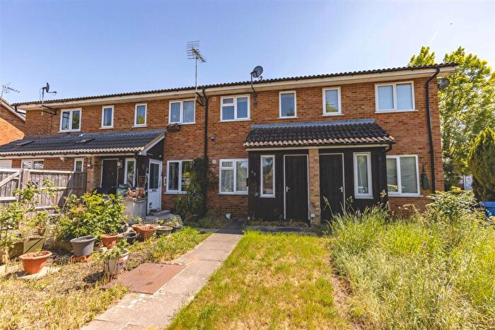 1 Bedroom Terraced House For Sale In Penn Road, Datchet, SL3
