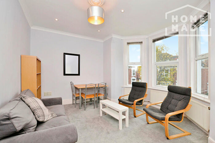 3 Bedroom Flat To Rent In Blenheim Gardens, Willesden Green, NW2