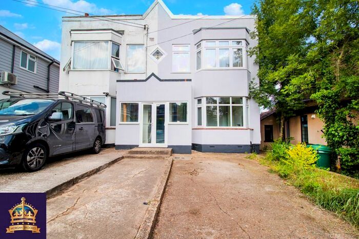 2 Bedroom Flat To Rent In Kents Hill Road, Benfleet, SS7