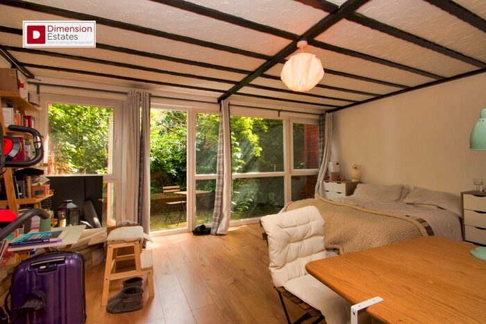 3 Bedroom Maisonette To Rent In Bartholomew Court, Old Street, City Road, Angel, EC1V