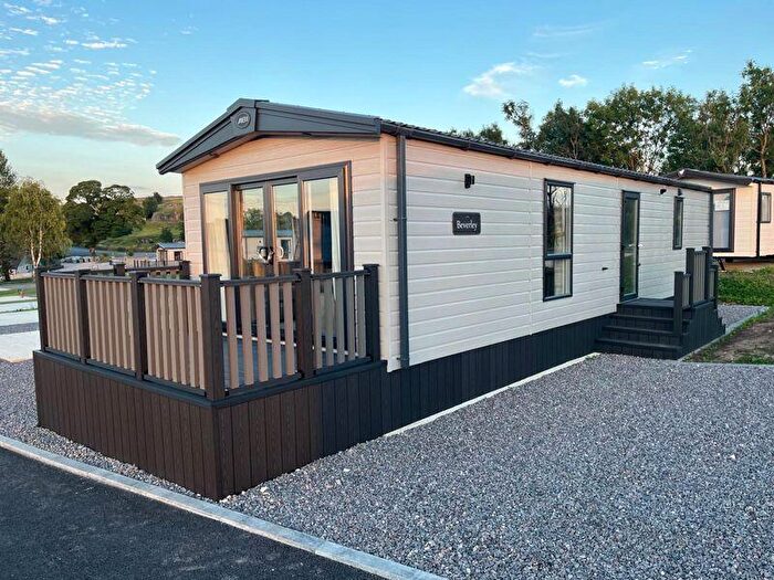 2 Bedroom Park Home For Sale In Riverside Holiday Park, Pavenham, MK43