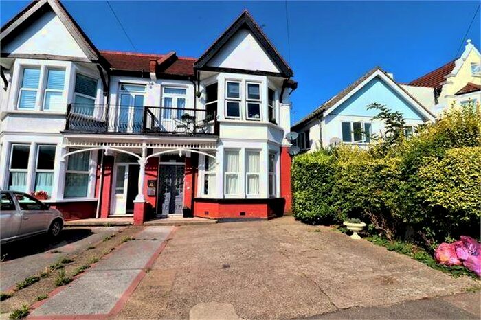 3 Bedroom Apartment To Rent In Pembury Road, Westcliff On Sea, Westcliff On Sea, SS0