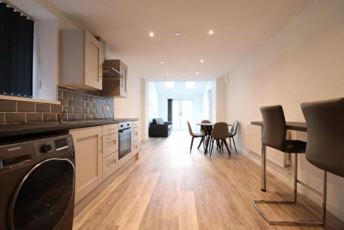 2 Bedroom Flat To Rent In Clare Road, Grangetown, Cardiff, CF11