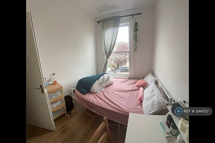 3 Bedroom Flat To Rent In Cranfield Road, London, SE4