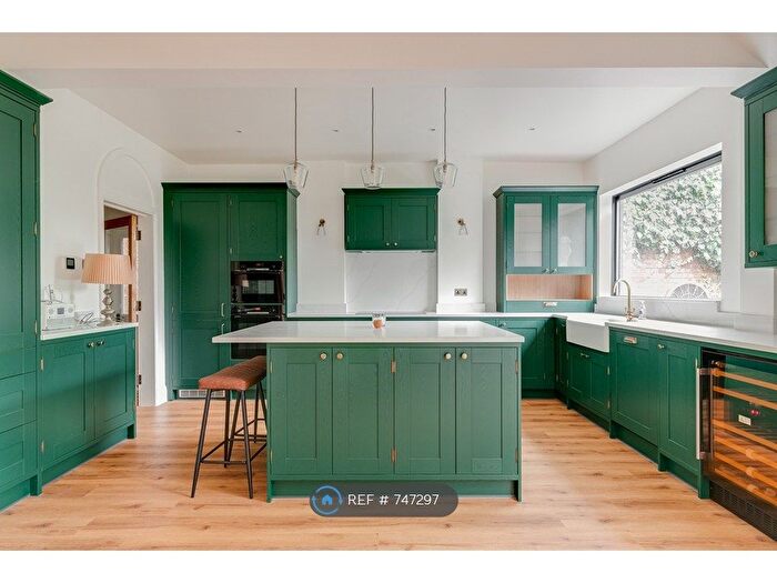 4 Bedroom Detached House To Rent In Woodfield Avenue, London, SW16