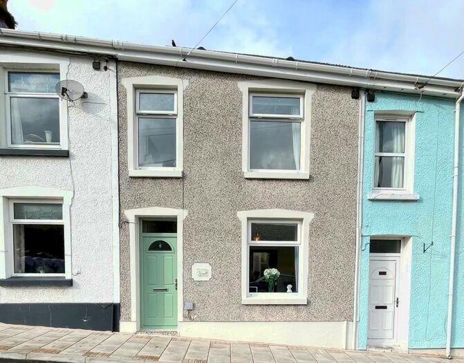 3 Bedroom End Of Terrace House For Sale In Bwllfa Dare Terrace, Aberdare, Mid Glamorgan, CF44