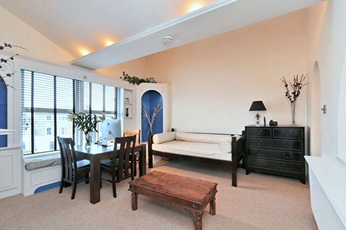 2 Bedroom Flat To Rent In Castelnau, Barnes, SW13