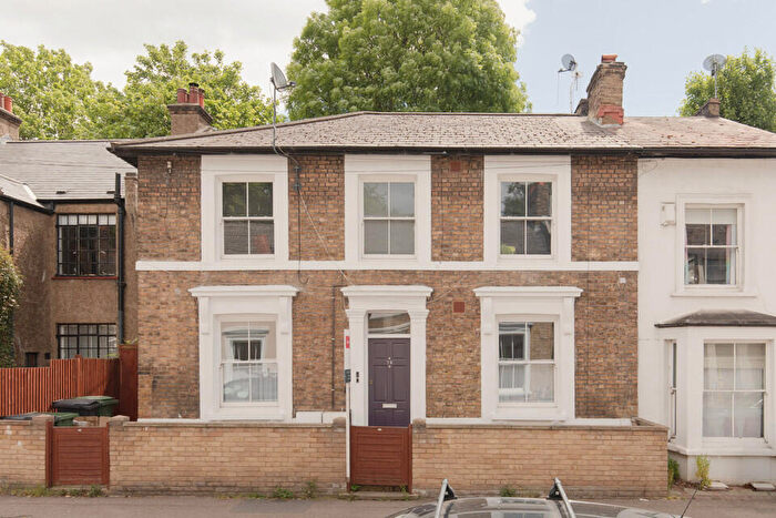 2 Bedroom Flat For Sale In Rokeby Road, Brockley, London, SE4
