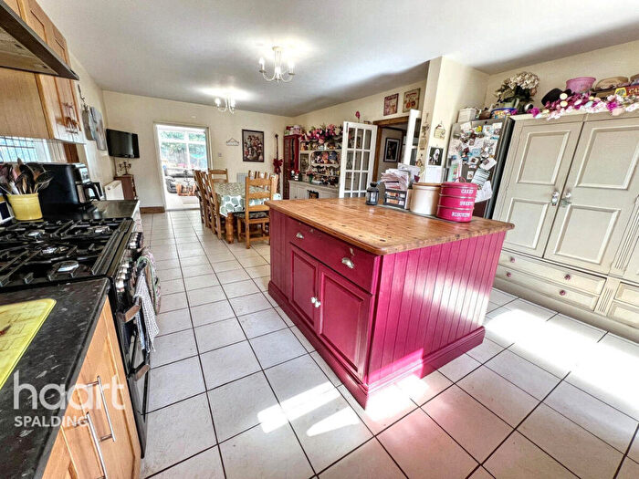 4 Bedroom Detached Bungalow For Sale In Millgate, Whaplode, PE12