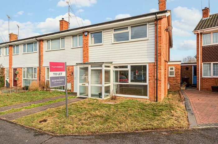 3 Bedroom End Of Terrace House To Rent In Reynards Close, Winnersh, RG41