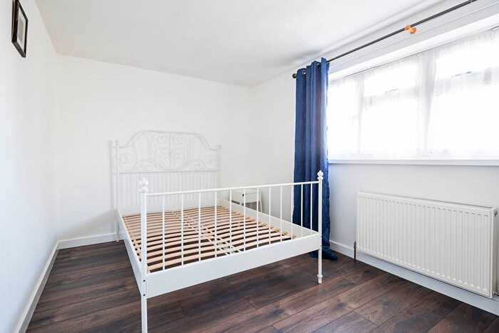 3 Bedroom Flat To Rent In Lower Fosters New Brent Street, London, NW4