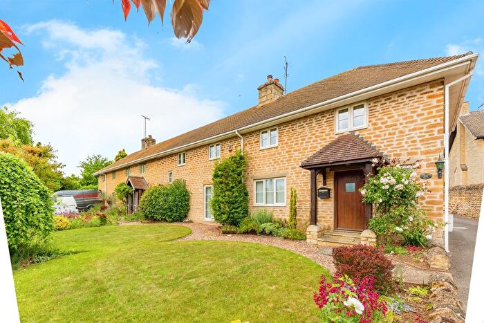 3 Bedroom Semi-Detached House For Sale In High Street, Stanion, Kettering, NN14