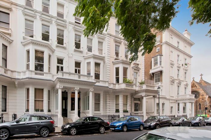 2 Bedroom Flat To Rent In Queen's Gate Gardens, South Kensington, London, SW7