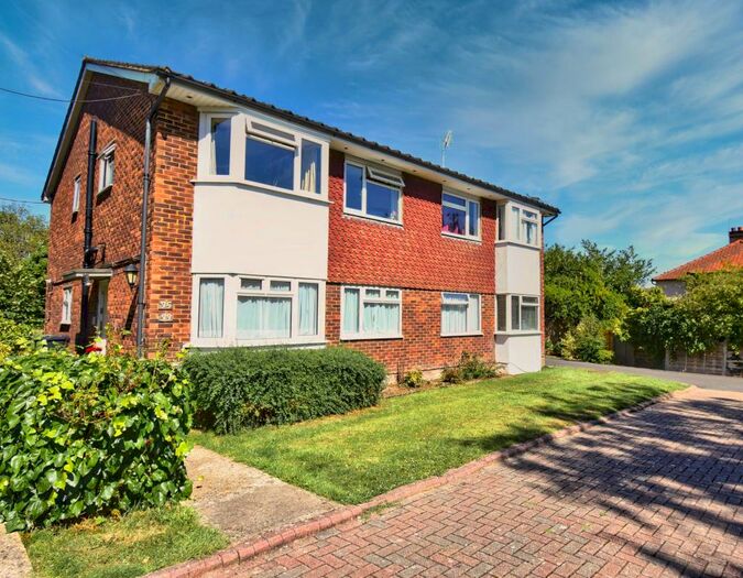 2 Bedroom Apartment To Rent In Ringwood Avenue, Redhill, RH1