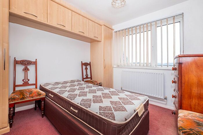 2 Bedroom Flat For Sale In Broom Park, Teddington, TW11 - Photo 6