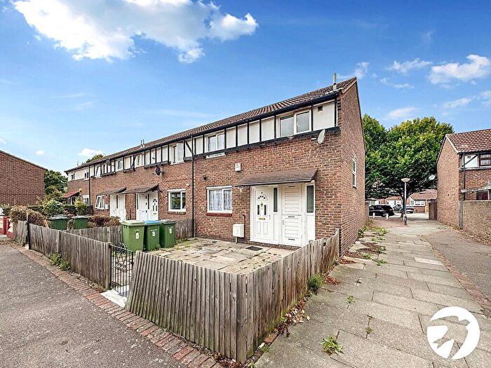 3 Bedroom End Of Terrace House To Rent In Linnet Close, London, SE28