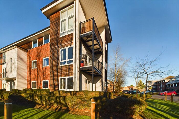 2 Bedroom Apartment To Rent In Meadow Way, Caversham, Reading, Berkshire, RG4