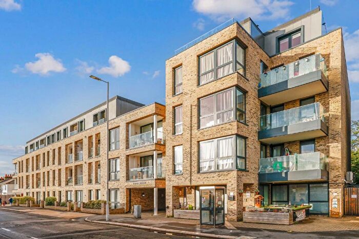 2 Bedroom Flat To Rent In Brighton Road, Surbiton, KT6