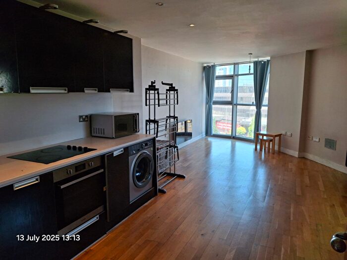 2 Bedroom Flat To Rent In Bute Terrace, Cardiff, CF10