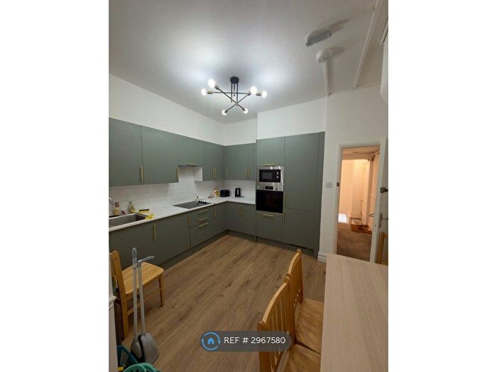 4 Bedroom Flat To Rent In Stoke Newington High St, London, N16