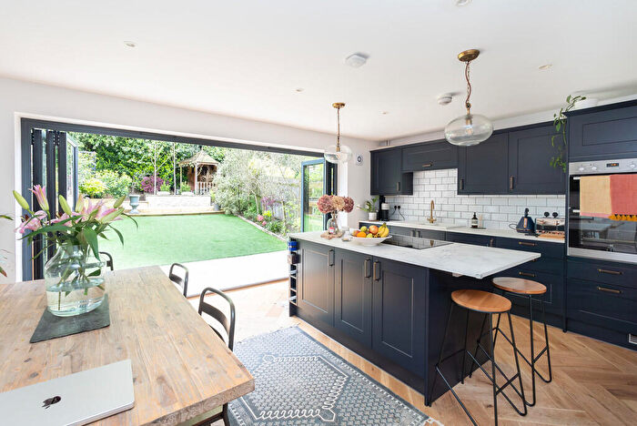 5 Bedroom Terraced House To Rent In Woodlands Close, Dorking, RH4