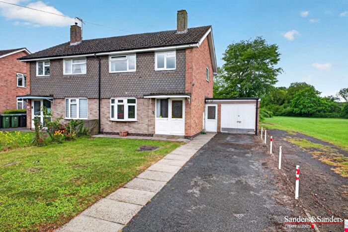 3 Bedroom Semi-Detached House For Sale In Drayton Avenue, Stratford-upon-Avon, CV37