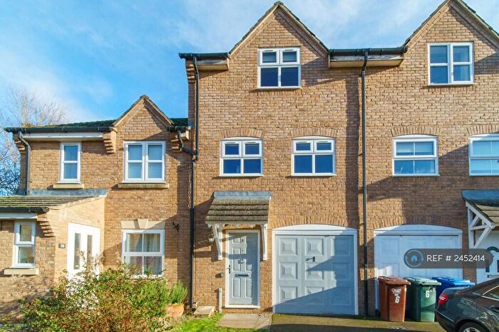 3 Bedroom Terraced House To Rent In Clover Mead, Bicester, OX26