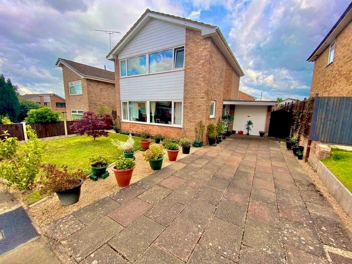 3 Bedroom Detached House For Sale In Yorke Avenue, Marchwiel, Wrexham, LL13