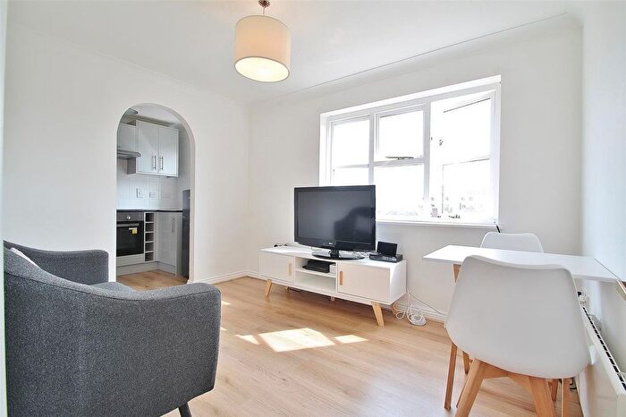 1 Bedroom Flat To Rent In Beaumont Place, Isleworth, TW7