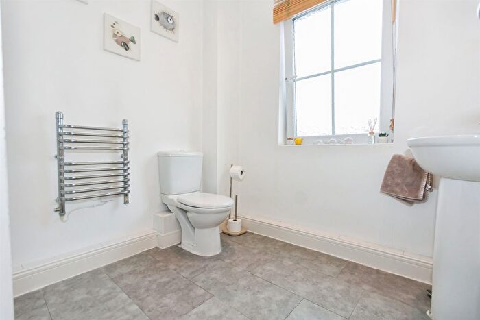 2 Bedroom Flat For Sale In Dickens Heath Road, Shirley, Solihull, B90