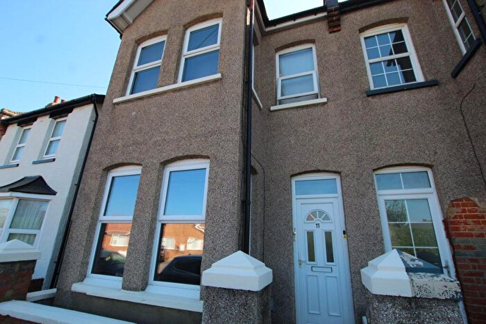 2 Bedroom Flat For Sale In Fleetwood Avenue, Herne Bay, CT6
