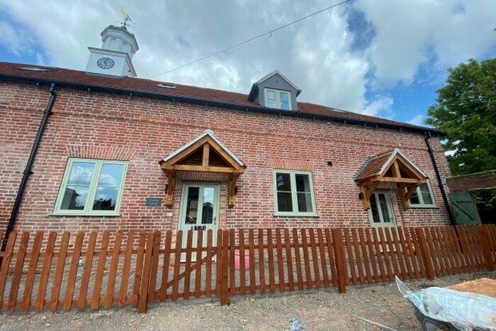 4 Bedroom Barn Conversion To Rent In Stratford Road, Warwick, CV35