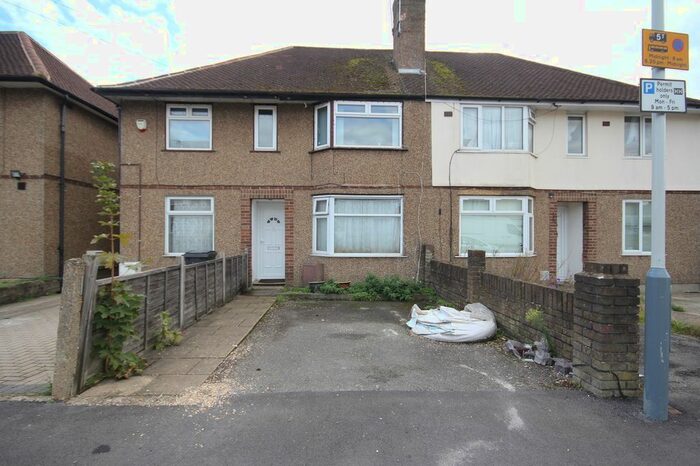 2 Bedroom Flat To Rent In Ashwood Avenue, Uxbridge, UB8