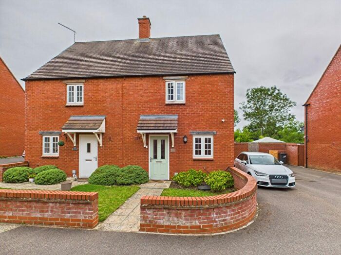 3 Bedroom Semi-Detached House For Sale In Setters Way, Roade, NN7