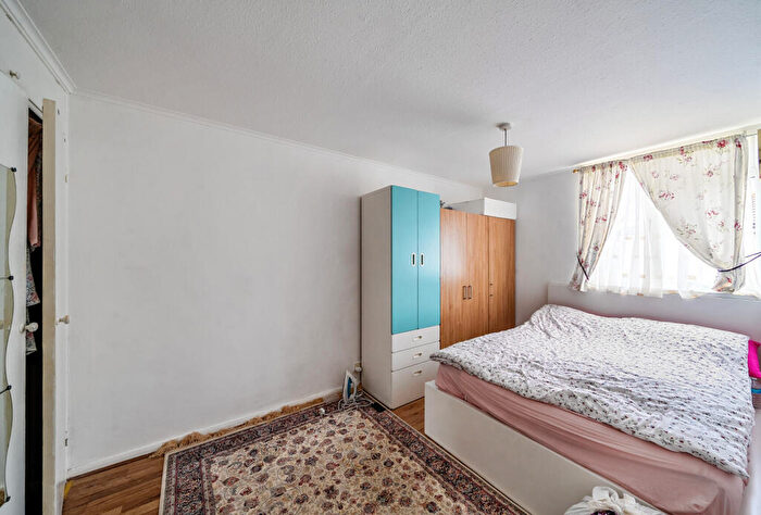 3 Bedroom Terraced House For Sale In Crocus Field, Barnet, EN5