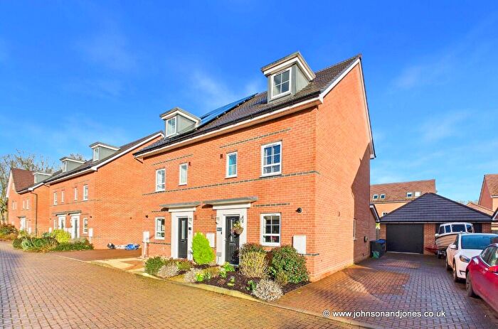 4 Bedroom Semi Detached House For Sale In Cartwright Drive, Chertsey, Surrey, KT16