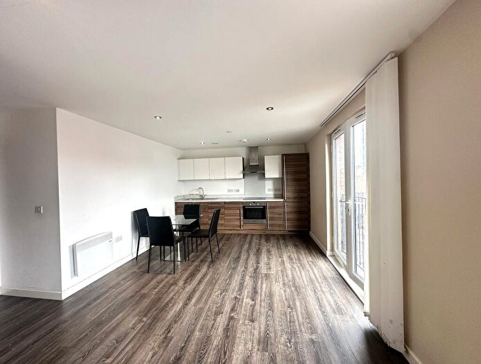 2 Bedroom Apartment To Rent In Alto, Block D, M3