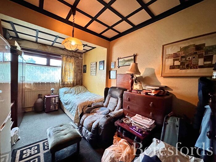 2 Bedroom Bungalow For Sale In Haynes Road, Hornchurch, RM11
