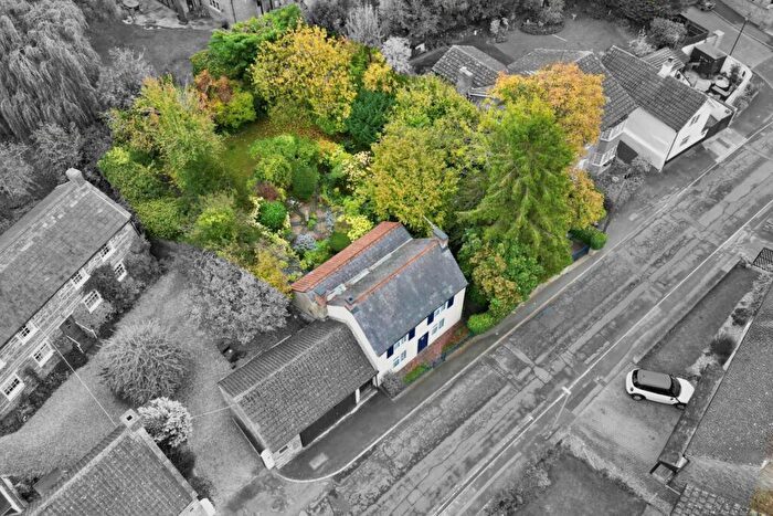 3 Bedroom Cottage For Sale In High Street, Wootton, NN4