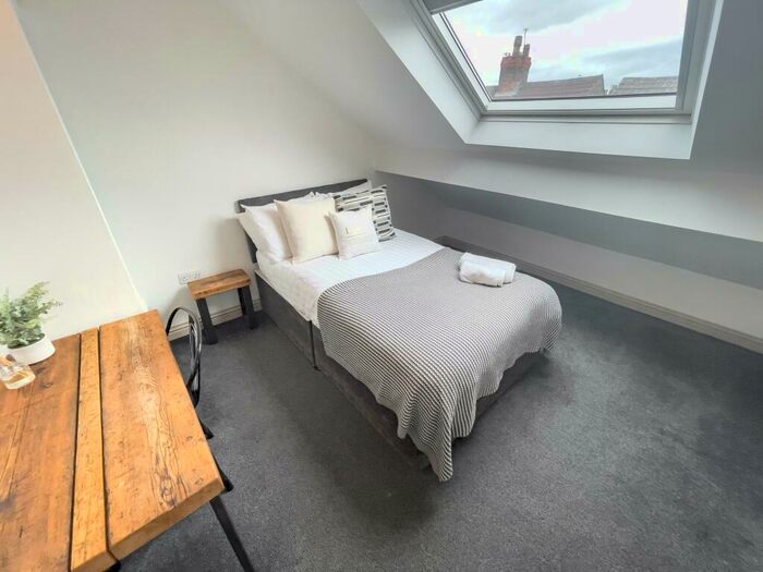 5 Bedroom House To Rent In Romer Road, L6