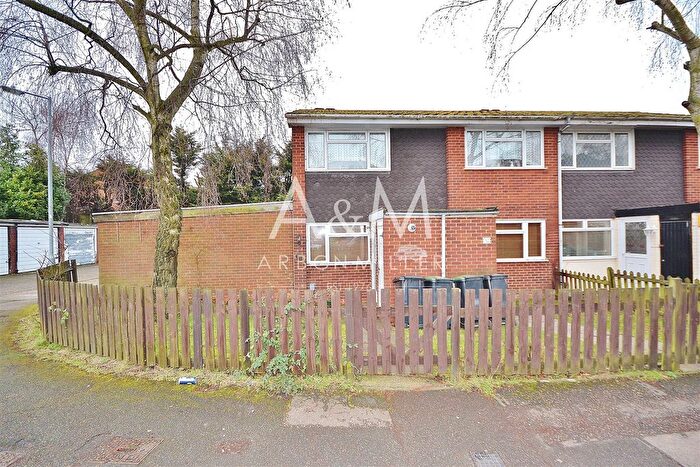 2 Bedroom Maisonette To Rent In South Dale, Chigwell, IG7