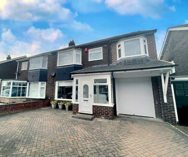 4 Bedroom House For Sale In Waring Avenue, Seaton Sluice, NE26