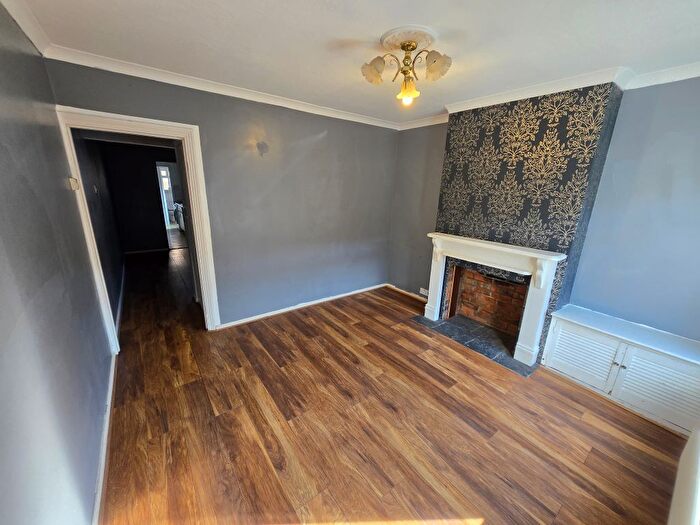 2 Bedroom Terraced House To Rent In Hibbert Street, Luton, LU1