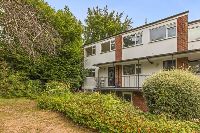2 Bedroom Maisonette For Sale In Amersham Hill, High Wycombe (walk Of Station), HP13